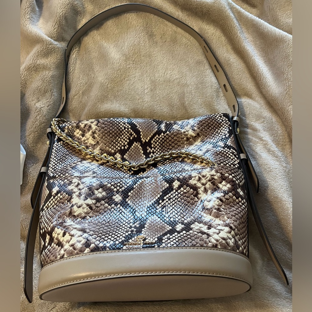 Brand New Michael Kors bucket bag.